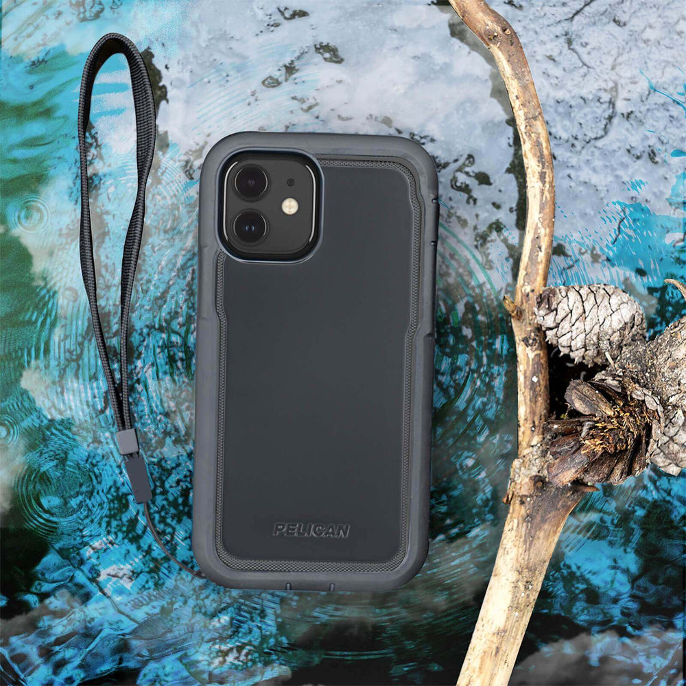 新品iPhone 12/12 pro対応 USA ペリカン ストラップ付 クリア